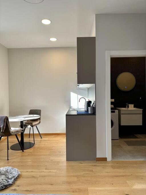 Modern Central Apartment Riga Retreat Bagian luar foto