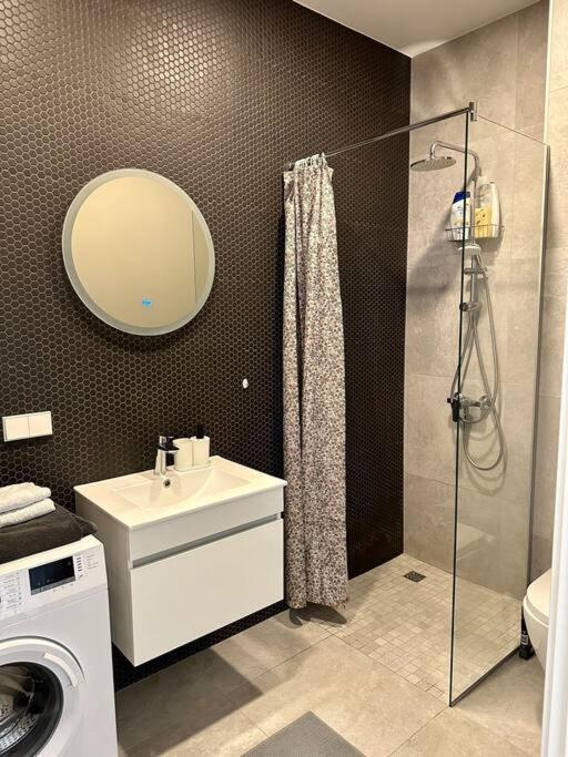 Modern Central Apartment Riga Retreat Bagian luar foto
