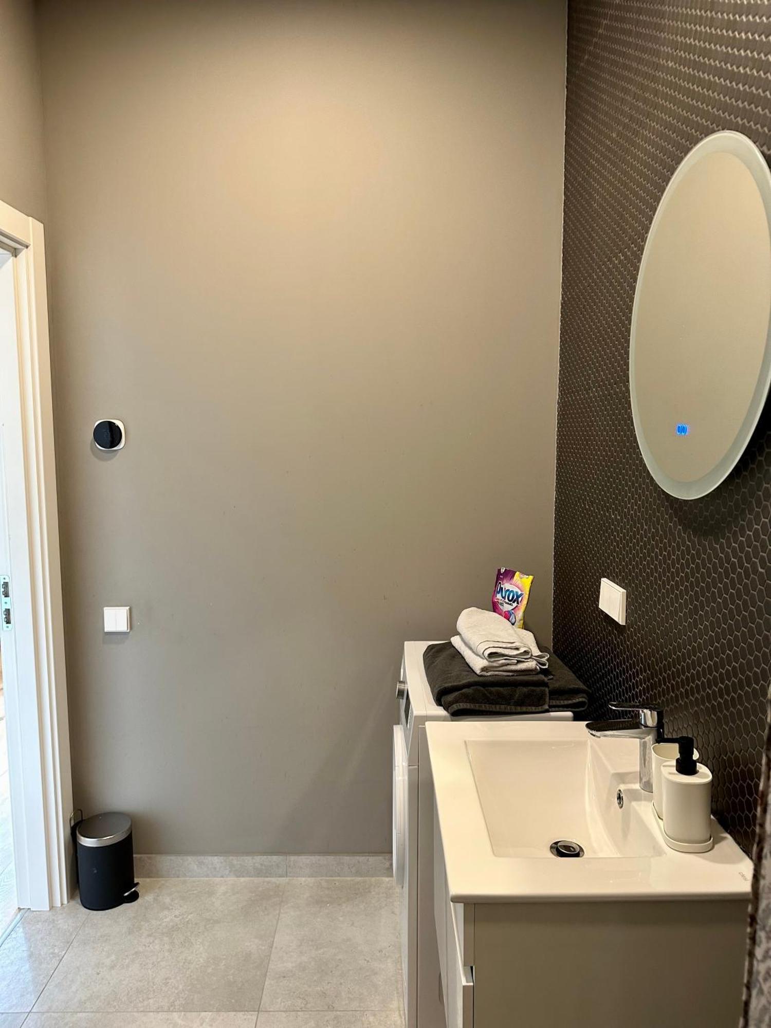 Modern Central Apartment Riga Retreat Bagian luar foto